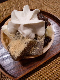 A picture of Elegant Japanese-Style Parfait with Warabi Mochi & Wafer Cake.