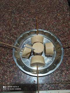 માવા મલાઇ કેન્ડી (Mawa Malai Candy Recipe In Gujarati) રેસીપી મુખ્ય ફોટો