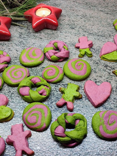 Una foto de Galletas de Navidad multicolores sin colorantes