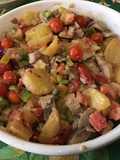 Salade de pommes de terre aux harengs, légumes et câpres