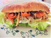 Una foto de ciabatta con aceituna
