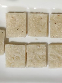 தேங்காய் பர்பி (Cocount burfi) (Thenkaai burfi recipe in tamil) செய்முறை முக்கிய புகைப்படம்