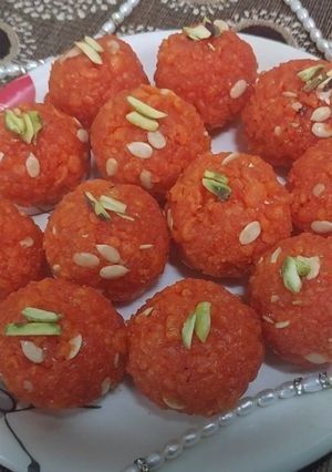 मोतीचूर बूंदी लाडू (motichur boondi ladoo recipe in marathi) रेसिपी चे मुख्य फोटो 