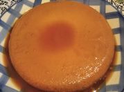 Una foto de postre de maicena con banana