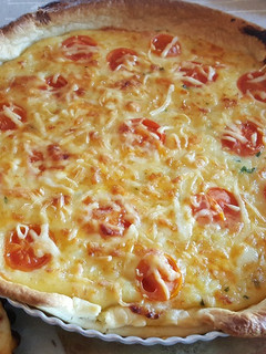 Una foto de Pastel de hojaldre, lenguado y puré de patata