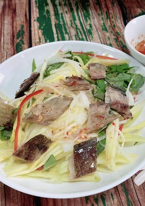 Hình của món Gỏi xoài khô cá sặc.