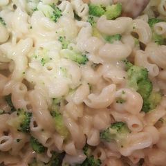 A picture of Mac N' Cheese.