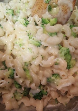 A picture of Mac N' Cheese.