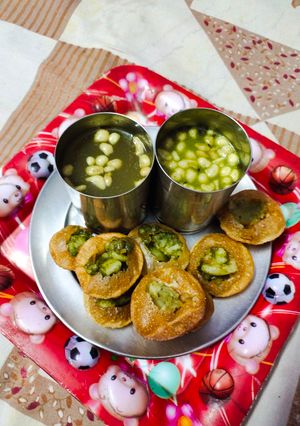 A picture of Aata panipuri.
