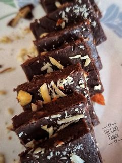 चोको मावा बर्फी (chco mava barfi recipe in marathi) रेसिपी चे मुख्य फोटो