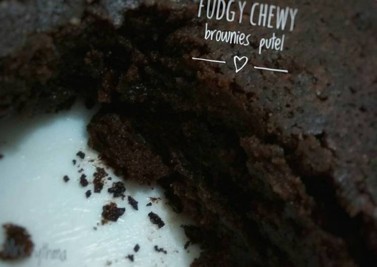 Langkah Mudah untuk Menyiapkan Fudgy Chewy Brownies Putel 🍰🍫 yang Lezat Sekali