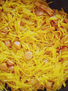 Una foto de Fideos con salchichas