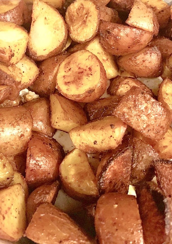 Una foto de Papas rústicas / bravas