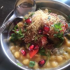 A picture of Ragda Pattice.