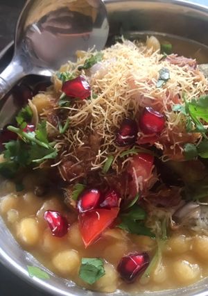 A picture of Ragda Pattice.
