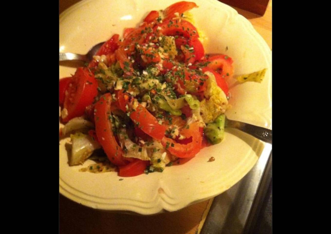 Simple Way to Prepare Homemade Salade de tomates poireaux laitue et herbes aromatiques