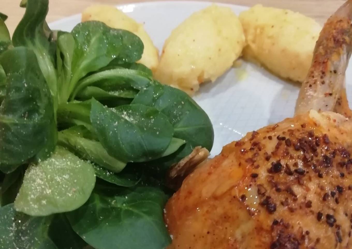 Caille rôti / écrasée de pomme de terre / mâche