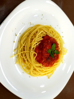 A picture of Spaghetti with Fresh Tomato sauce.