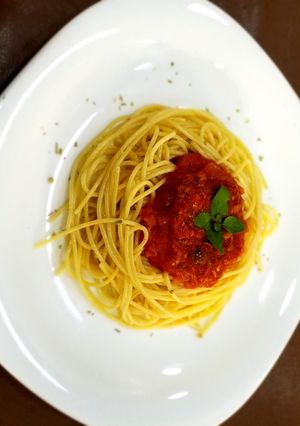 A picture of Spaghetti with Fresh Tomato sauce.