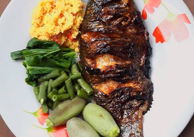 Resep: Nila Bakar &amp; Sayur Urap Pedas Bahan Sederhana