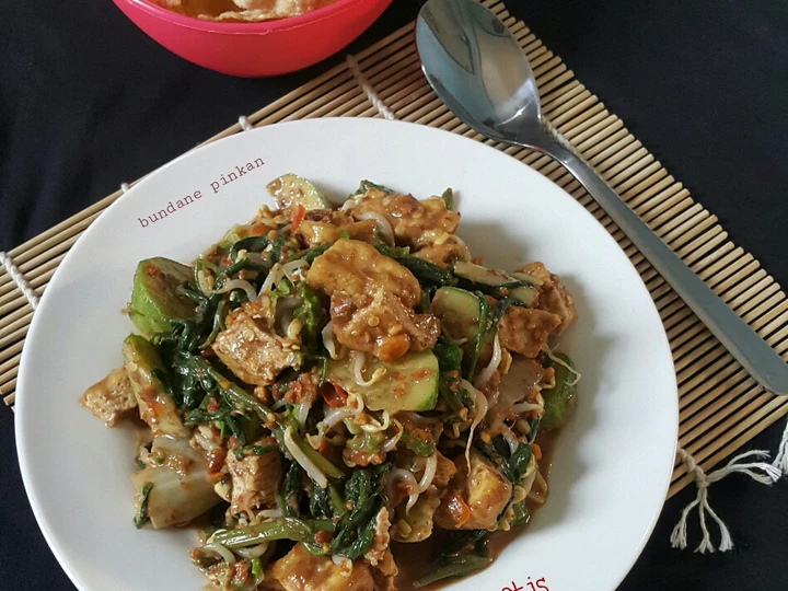 Cara Mudah Membikin Resep #147 Rujak petis yang Uenak Anti Ribet, Sempurna