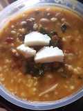 Locro de maíz blanco y porotos