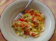 Una foto de ensalada de lechuga y mango