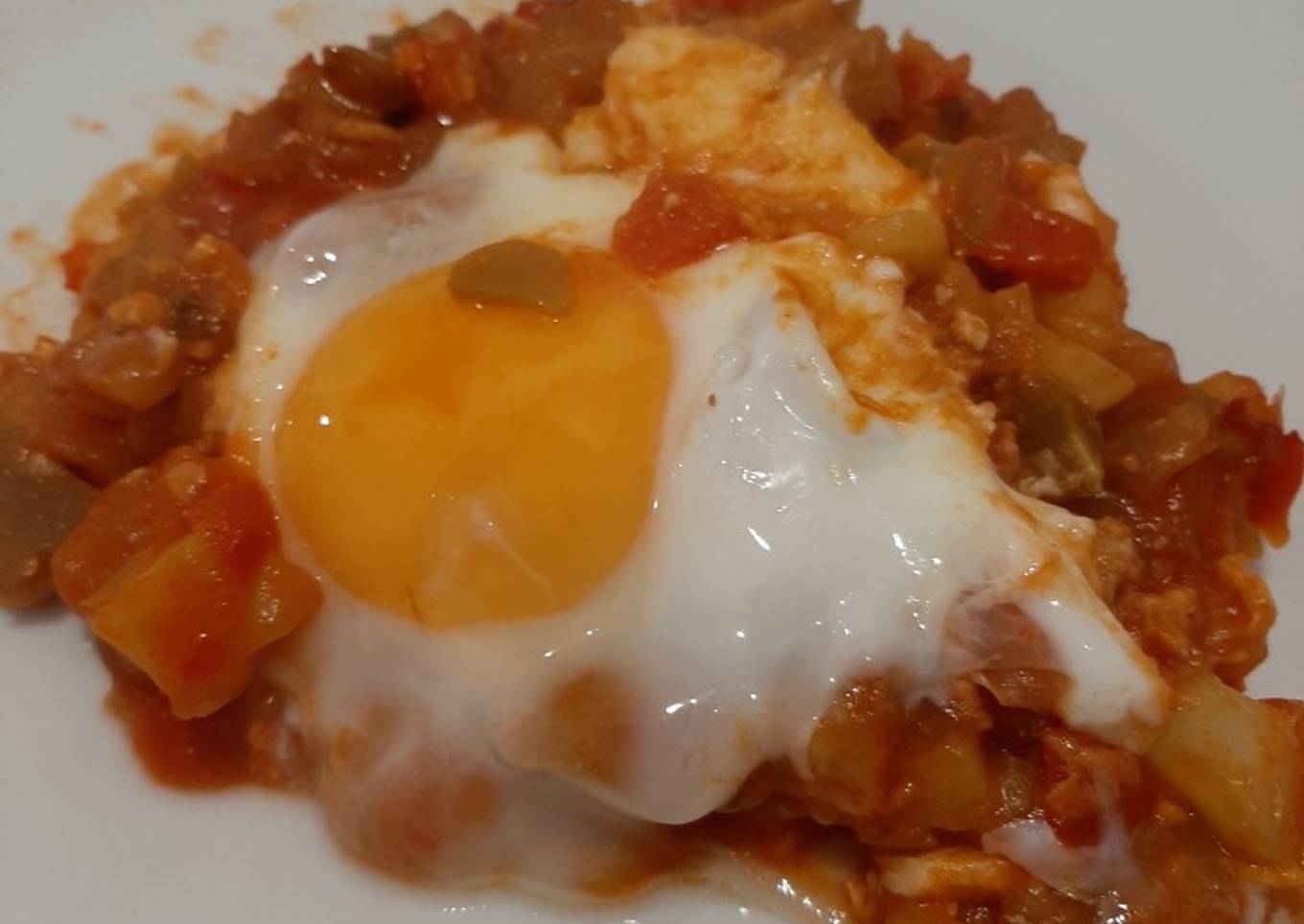 Pisto con huevo escalfado