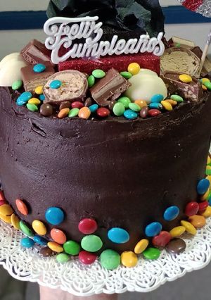 Una foto de 🎂Torta de cumpleaños con premezcla EXQUISITA