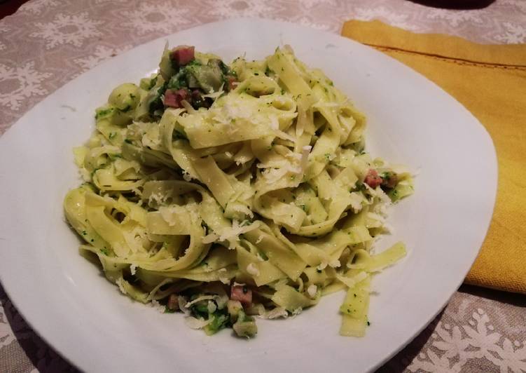 Tagliatelle marchigiane zucchine e pancetta