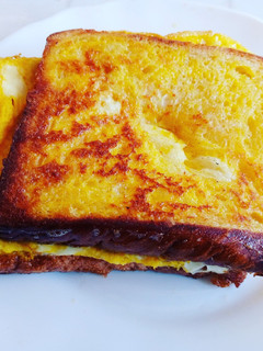 A picture of French Toast.