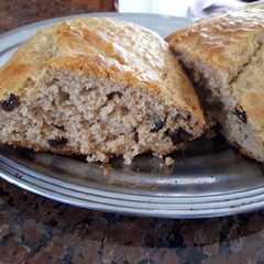 Una foto de Budín de manzana y pasas (sin harina de trigo y sin azúcar)