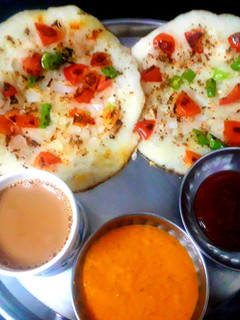 सूजी उत्तपम (suji uttapam recipe in Hindi) रेसिपी मुख्य फोटो