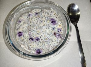 Foto principal de Yogurt natural con arándanos y semillas de chía y lino