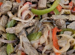 Una foto de Lomo saltado a mi manera