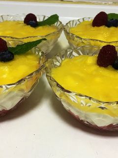 Una foto de Vasitos de fresa, mascarpone y mango