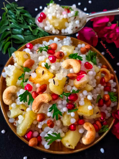 फलाहारी साबूदाना खिचड़ी(falahari sabudana khichdi recipe in hindi) रेसिपी मुख्य फोटो