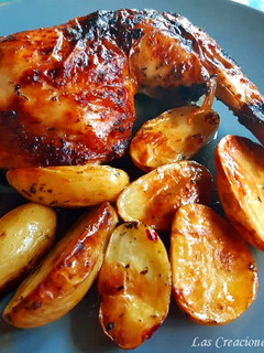 Una foto de Pollo al horno en salsa chimichurri
