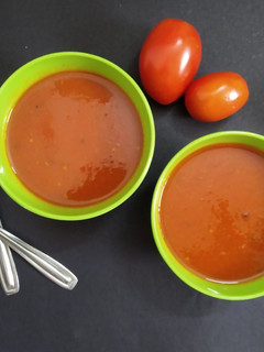 ટોમેટો ગાજર સૂપ (Tomato Carrot Soup Recipe In Gujarati) રેસીપી મુખ્ય ફોટો