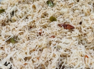 A picture of Steamed coconut rice Noodles with vegetables kurma.