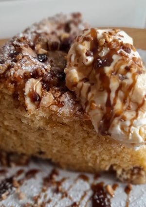 Foto principal de Bizcocho de ratafia con helado de vainilla y su reducción