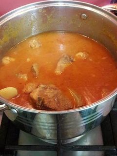 Una foto de Carne de puerco en salsa verde 🐂
