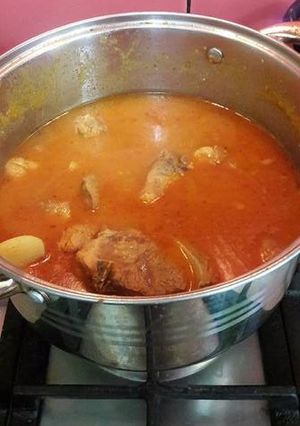 Una foto de Carne de puerco en salsa verde 🐂