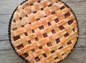 Una foto de Cherry pie (tarta de cereza)