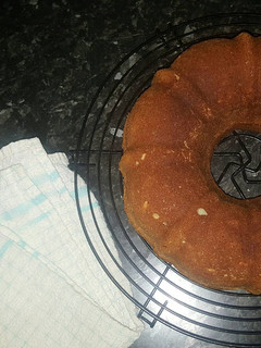 Una foto de Bundt cake de queso y limón