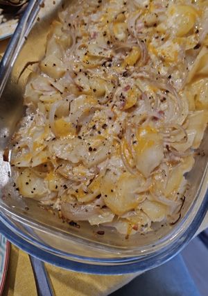 Una foto de Patatas con cebolla y bacon asadas