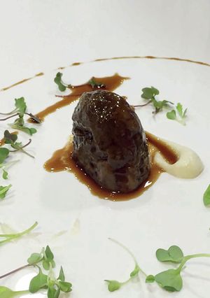 Una foto de Carrillera con puré de tubérculos