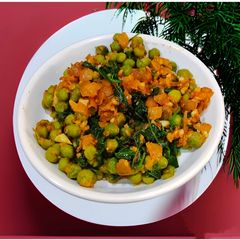 A picture of Methi Matar With Peanut.