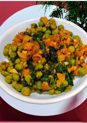 A picture of Methi Matar With Peanut.