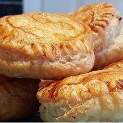 A picture of Cheesy chicken patties (pasties).